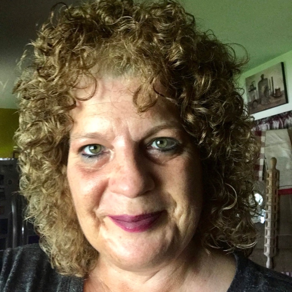 MEET YOUR POSHER.   A peek at my life ♥️